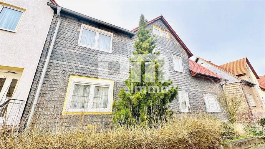 1 - 2 Familienhaus inkl. Anbau BJ 1995 in hervorragender Lage mit Gartenbereich und Nebengebäude - Frontansicht